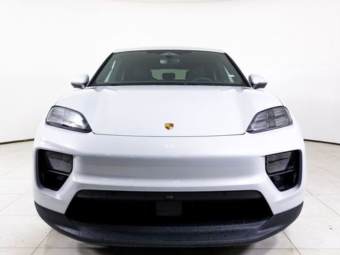 New 2026 Porsche Macan 4 Electric image 33