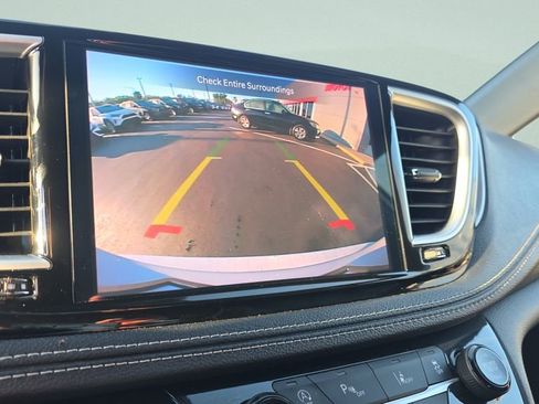 Used 2025 Chrysler Pacifica Limited FWD image 25