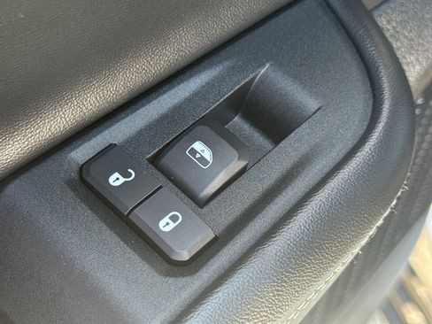 Used 2025 Jeep Grand Cherokee Altitude AWD/4WD image 30