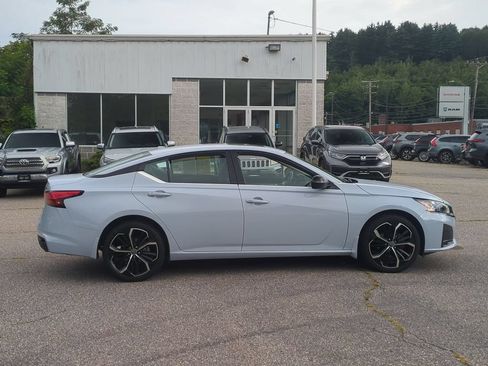 Used 2023 Nissan Altima 2.5 SR w/ SR Premium Package AWD/4WD image 3