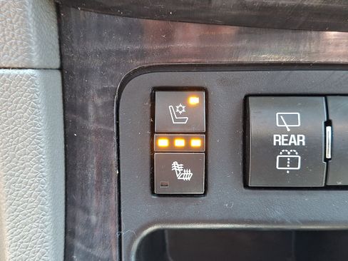 Used 2017 Buick Enclave Premium w/ Experience Buick Package FWD image 23