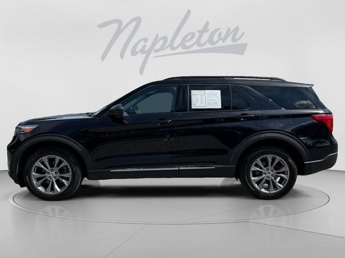 Used 2022 Ford Explorer XLT w/ Equipment Group 202A AWD/4WD image 2