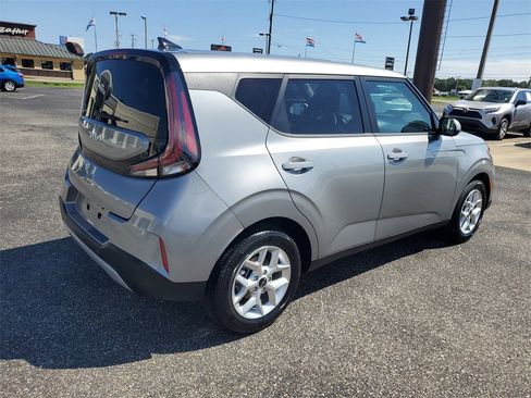 Used 2024 Kia Soul LX w/ Option Group 015 image 4