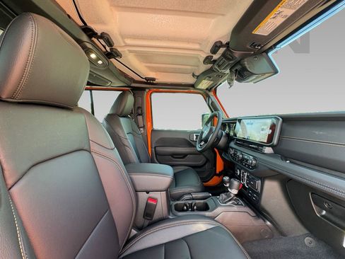 New 2025 Jeep Gladiator Sport image 8