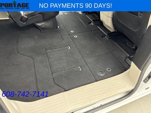 Used 2023 Chrysler Pacifica Touring-L FWD image 39