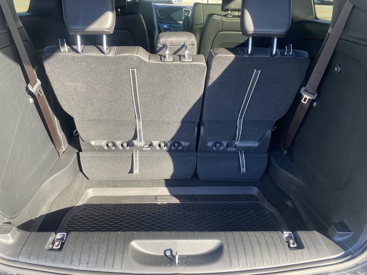 Used 2025 Chrysler Pacifica Select AWD/4WD image 6