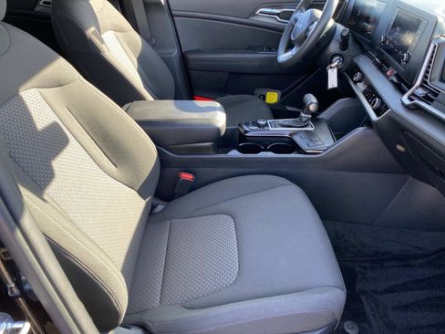 Used 2024 Kia Sportage LX image 17