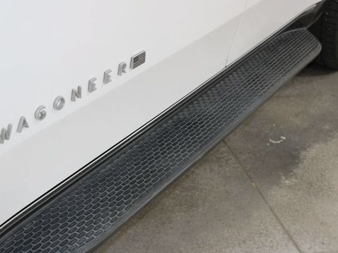 Used 2022 Jeep Wagoneer Series III w/ Flexible Seating Group AWD/4WD image 14