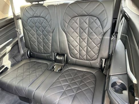 Used 2025 BMW X7 xDrive40i w/ Premium Package image 12
