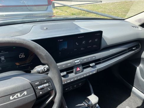 Used 2025 Kia K4 LXS image 17