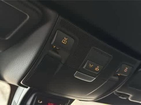 Used 2015 Mercedes-Benz SLK 250 image 21