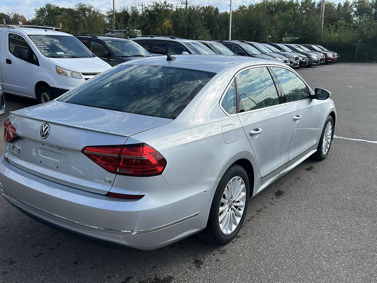 Used 2016 Volkswagen Passat 1.8T SE w/ Lighting Package FWD image 5