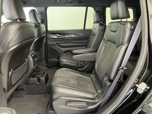 Used 2023 Jeep Grand Cherokee L Laredo AWD/4WD image 16