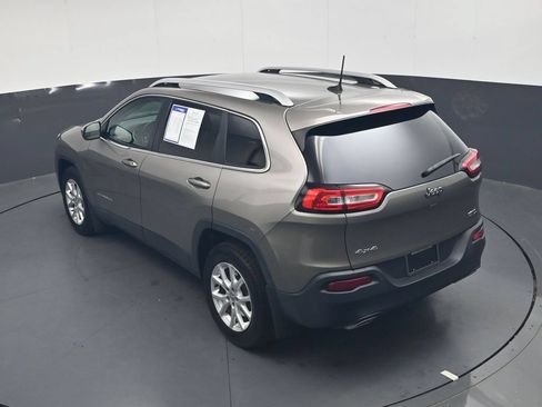 Used 2018 Jeep Cherokee Latitude w/ Cold Weather Group AWD/4WD image 36