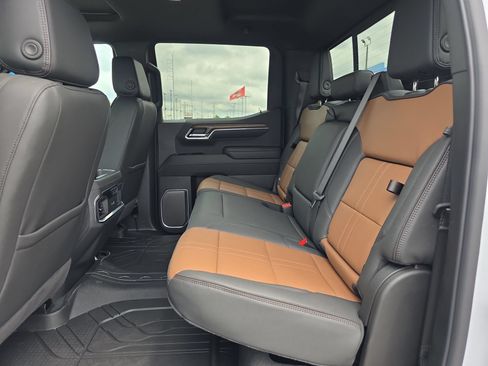 New 2026 Chevrolet Silverado 1500 High Country w/ High Country Premium Package AWD/4WD image 11