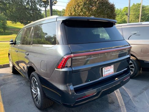 Certified 2025 Lincoln Navigator Reserve AWD/4WD image 2