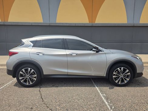 Used 2019 INFINITI QX30 AWD w/ Navigation Package image 7