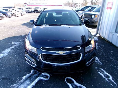 Used 2016 Chevrolet Cruze LT image 2