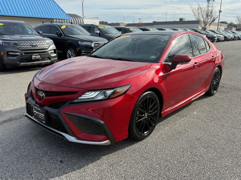 Used 2022 Toyota Camry XSE image 3