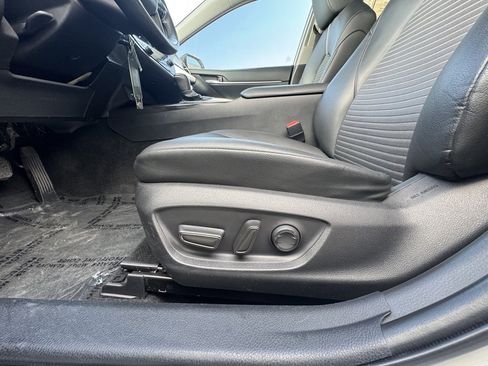Used 2023 Toyota Camry SE image 19