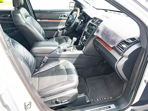 Used 2019 Ford Explorer Platinum AWD/4WD image 42