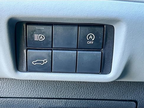 Used 2024 Toyota Highlander XLE image 8