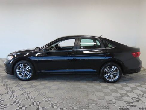 Used 2024 Volkswagen Jetta SE FWD image 5