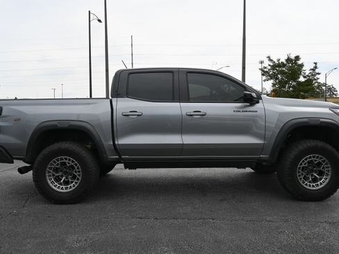 Used 2025 Chevrolet Colorado ZR2 w/ Technology Package image 16