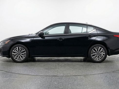Used 2025 Nissan Altima 2.5 SV image 5