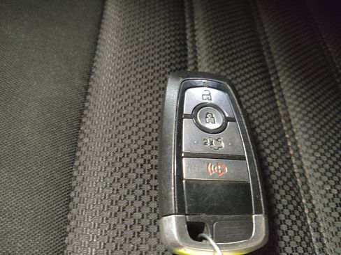 Used 2019 Ford Fusion SE FWD image 32
