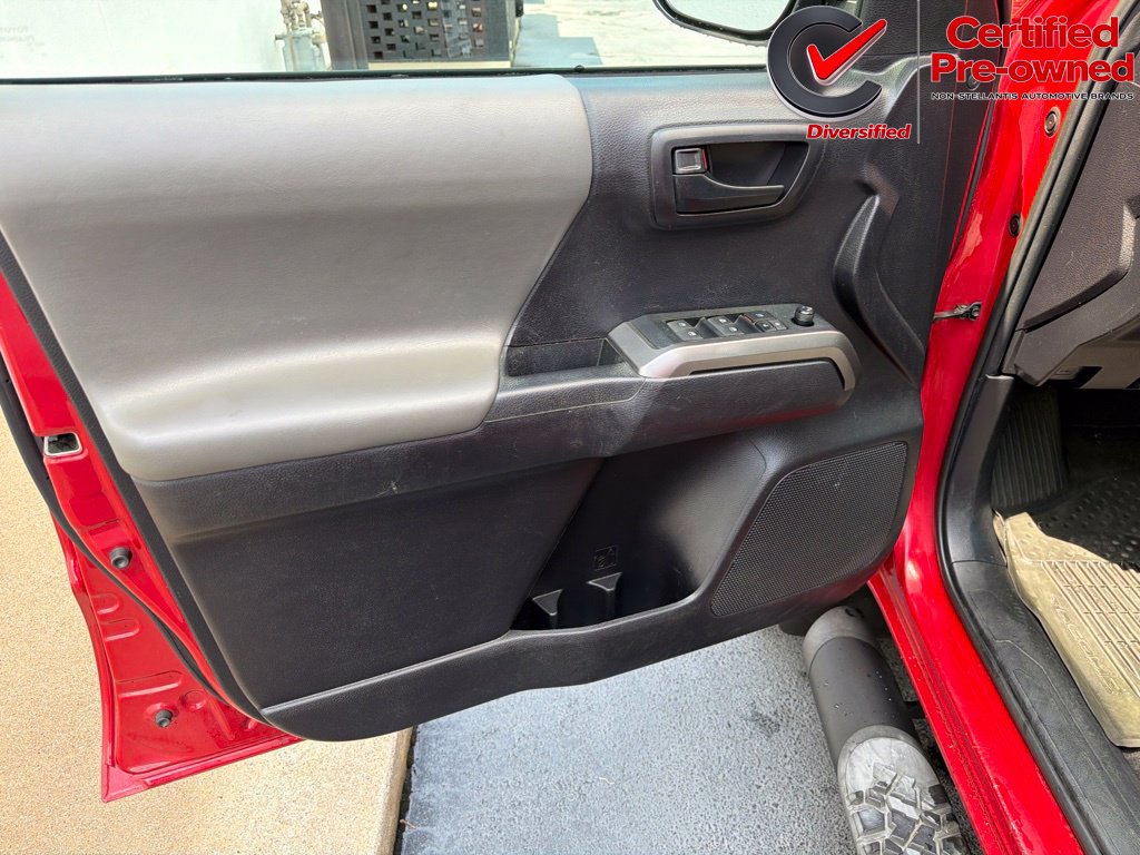 Used 2021 Toyota Tacoma SR5 RWD image 39