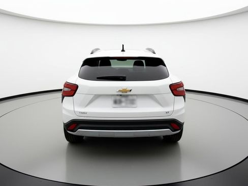 Used 2025 Chevrolet Trax LT image 7