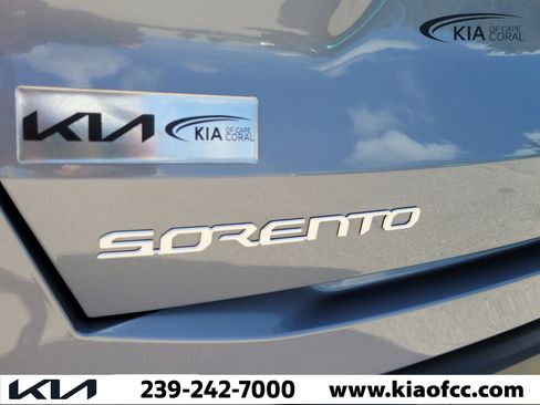 Certified 2025 Kia Sorento S FWD image 8