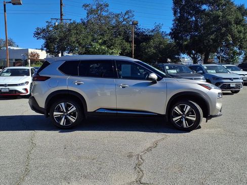 Used 2021 Nissan Rogue SL image 3