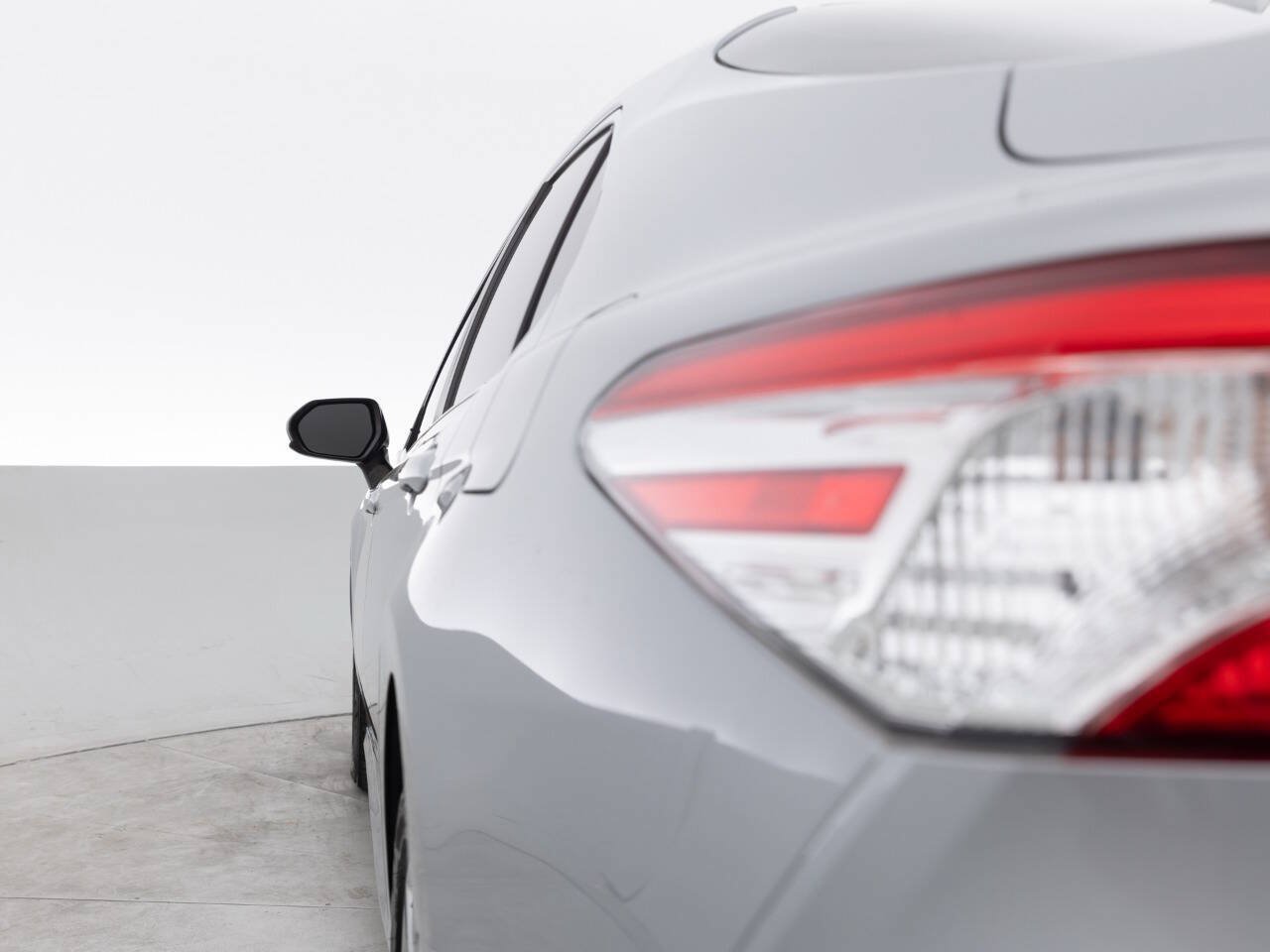 Used 2020 Toyota Camry LE FWD image 13