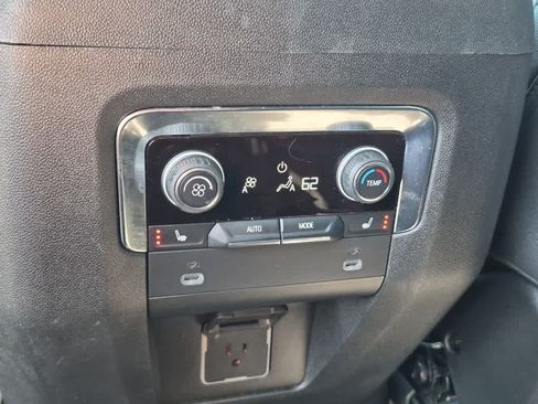 Used 2024 Chevrolet Suburban Z71 w/ Luxury Package AWD/4WD image 8