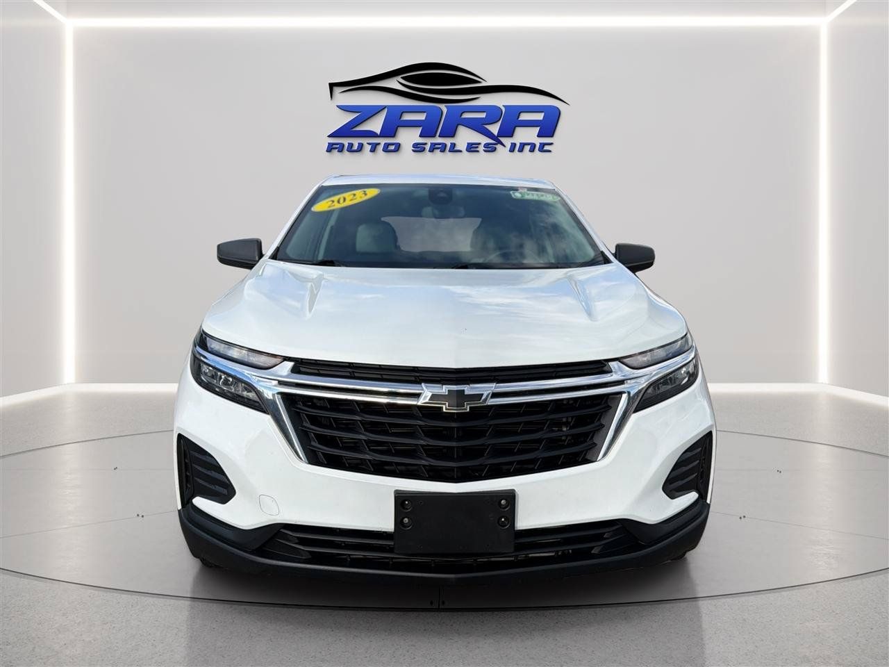 Used 2023 Chevrolet Equinox LS w/ LS Convenience Package AWD/4WD image 2