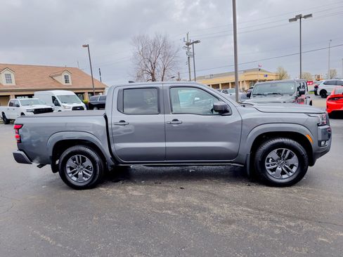 Used 2025 Nissan Frontier SV w/ SV Convenience Package RWD image 6