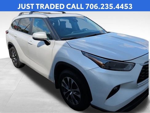 Used 2024 Toyota Highlander XLE image 1
