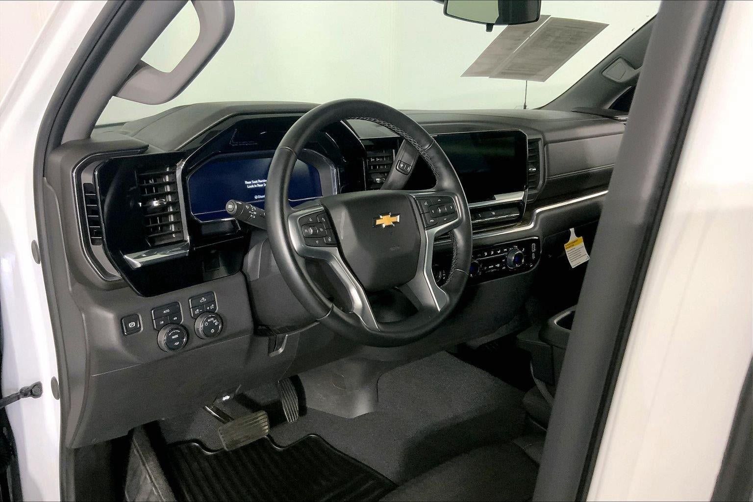 Used 2024 Chevrolet Silverado 1500 LT AWD/4WD image 14