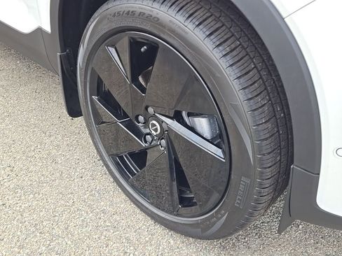 New 2026 Volvo XC40 B5 Ultra w/ Protection Package Premier image 4