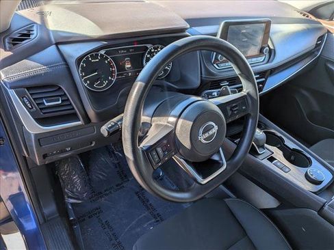 Used 2023 Nissan Rogue S image 11