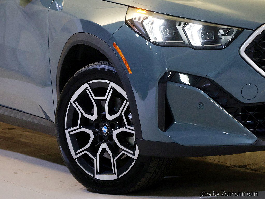 Certified 2025 BMW X2 xDrive28i AWD/4WD image 3