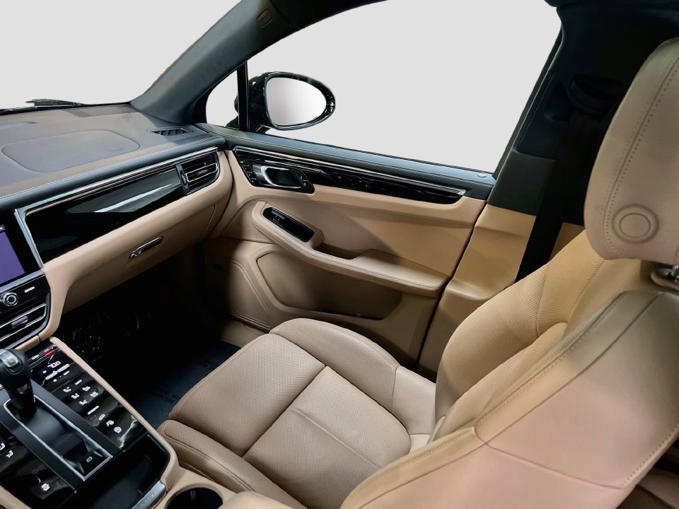 Certified 2026 Porsche Macan AWD/4WD image 26