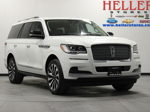 Used 2022 Lincoln Navigator Reserve image 1