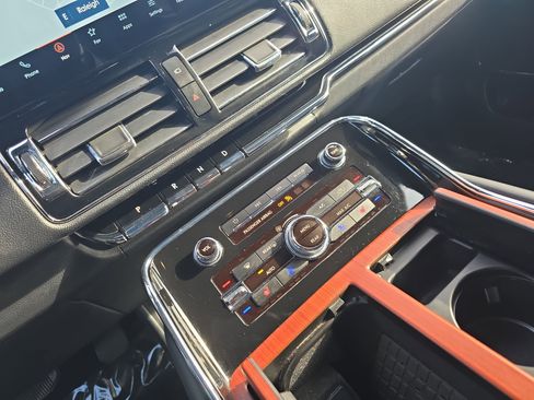 Used 2024 Lincoln Navigator Reserve image 26