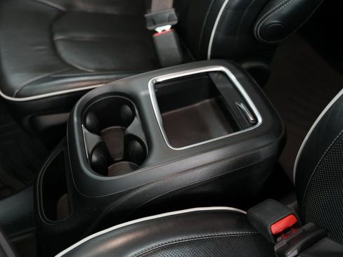 Used 2019 Chrysler Pacifica Limited w/ Advanced Safetytec Group image 33