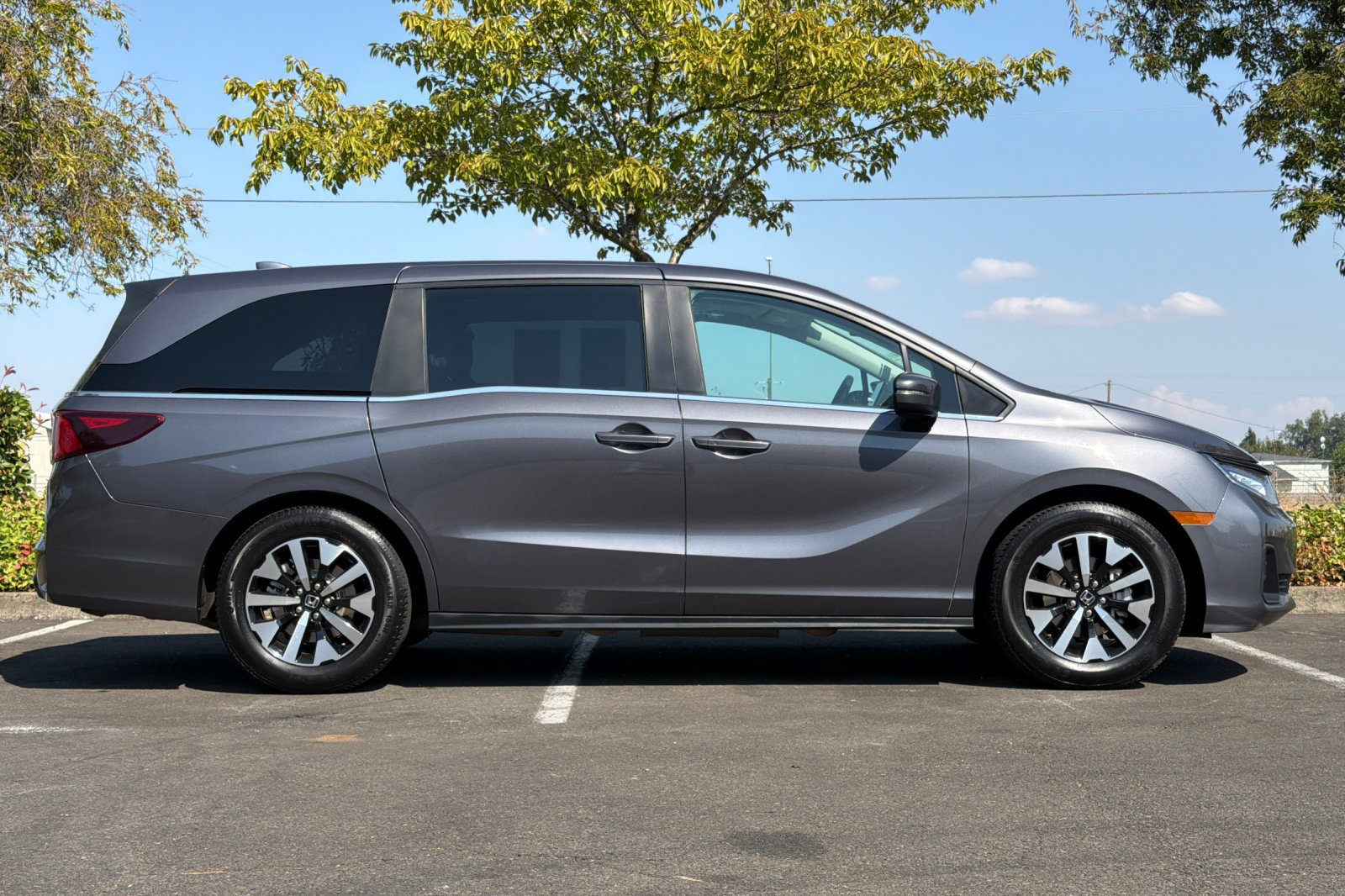 Used 2025 Honda Odyssey EX-L image 3