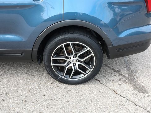 Used 2019 Ford Explorer Sport w/ Ford Safe & Smart Package AWD/4WD image 4