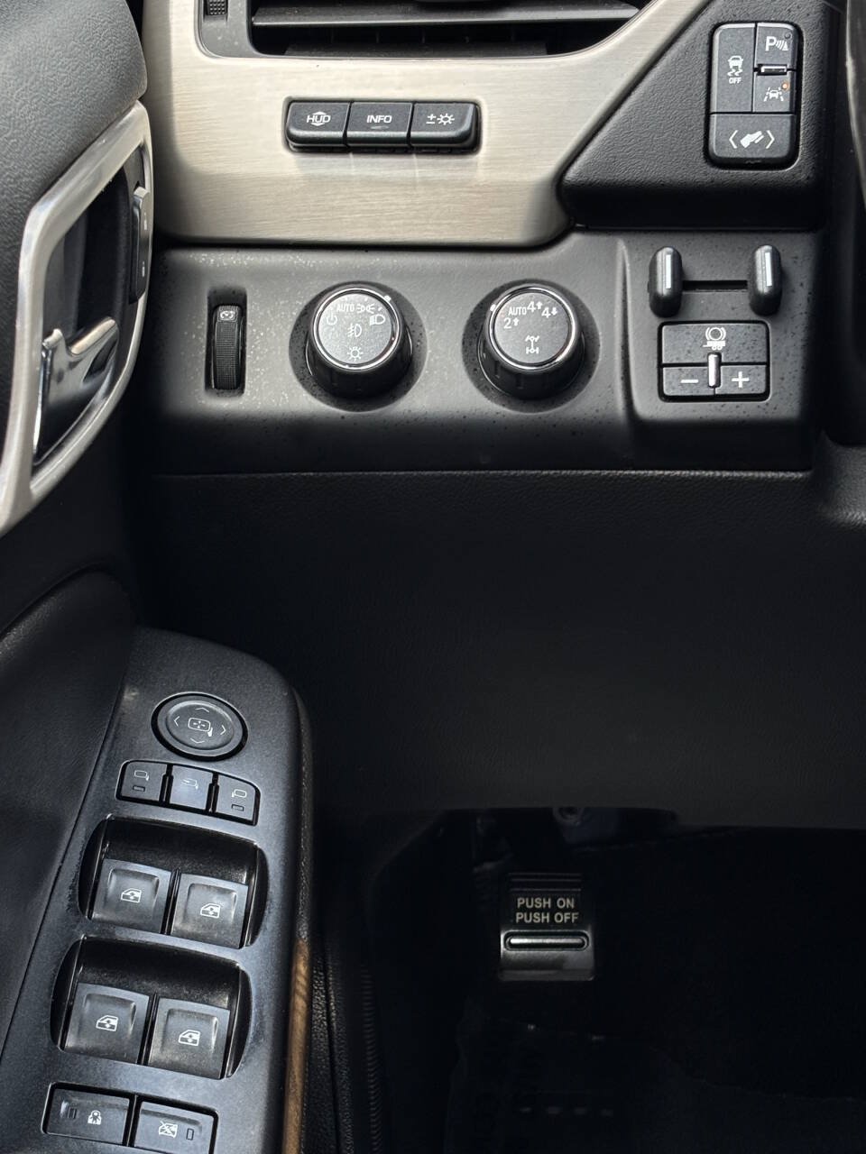 Used 2018 GMC Yukon Denali w/ Open Road Package AWD/4WD image 25